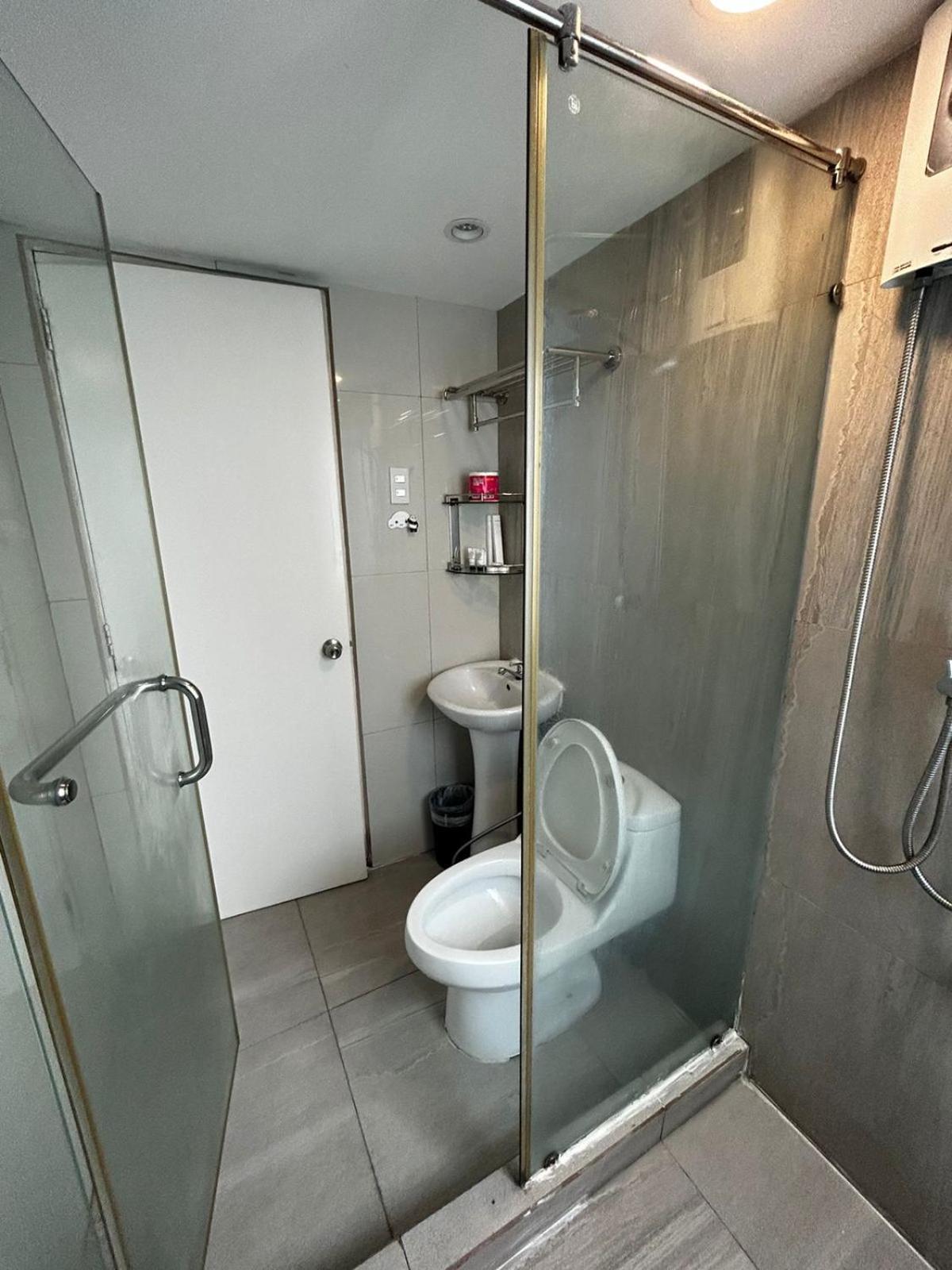 Oasis Regency @ Fort Victoria Bgc Taguig Dış mekan fotoğraf