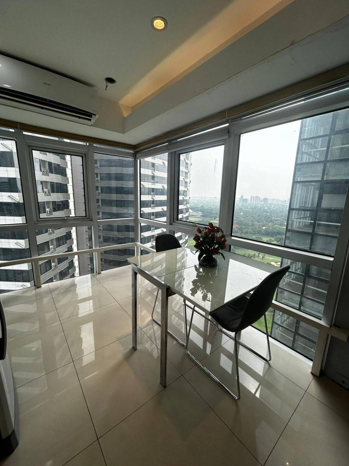 Oasis Regency @ Fort Victoria Bgc Taguig Dış mekan fotoğraf